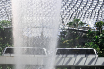 singapore-december珠宝樟宜机场机场雨涡最大室内瀑布旅游旅行者吸引力中途停留目的地内部樟宜机场机场新加坡