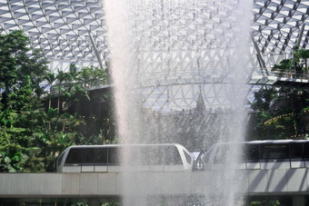 singapore-december珠宝樟宜机场机场雨涡最大室内瀑布旅游旅行者吸引力中途停留目的地内部樟宜机场机场新加坡