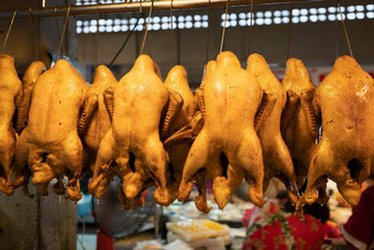 中国人一年的夏娃煮熟的鸡销售市场中国人一<strong>年节</strong>日