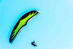 滑翔伞飞行天空免费的时间花了积极美妙的经历