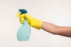 手黄色的手套喷涂液体清洁洗涤剂空气