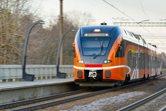 表达橙色火车爱沙尼亚火车快光城际区域火车生态乘客运输