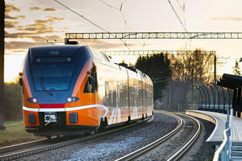 表达橙色<strong>火车</strong>爱沙尼亚<strong>火车</strong>快光城际区域<strong>火车</strong>生态乘客运输