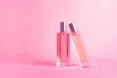 香水瓶粉红色的背景芳香疗法气味香水选择香味粉红色的背景