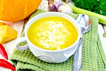soup-puree南瓜<strong>奶油</strong>白色碗绿色餐巾
