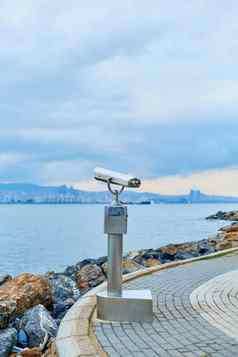 旅游观光双筒望远镜散步班尼特岛俯瞰伊斯坦布尔