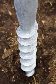 镀锌螺杆桩基金会轻量级快基金会使螺杆桩适合太阳能面板梯田温室