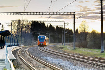 表达橙色<strong>火车</strong>爱沙尼亚<strong>火车</strong>快光城际区域<strong>火车</strong>生态乘客运输