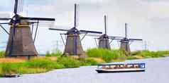 小孩堤防传统的荷兰风车泵水荷兰