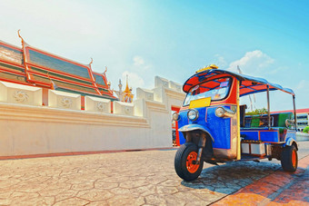 蓝色的嘟嘟车嘟嘟车泰国传统的出租车曼谷泰国