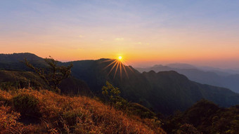 山最高点日落视图