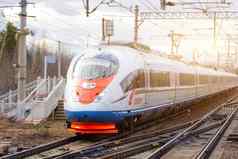 高速火车萨普桑运动火车moscow-st彼得堡马车乘客游隼俄罗斯列宁格勒地区柳班4月
