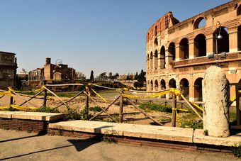 视图罗马圆形大剧场游客由于封锁