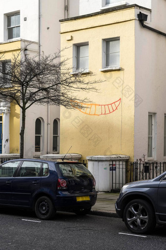 黄色的建筑窗户微笑画墙类似微笑脸切尔西伦敦英格兰