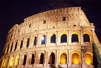 罗马圆形大剧场晚上