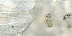 痕迹脚沙子纹理背景的足迹人类脚沙子水海滩