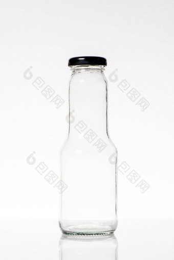 玻璃瓶白色背景