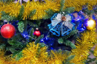 一年的背景圣诞节树俗丽的玩具钟