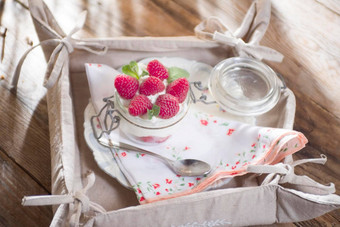 酸奶树莓