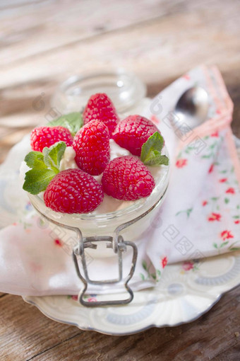 酸奶树莓