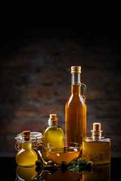 橄榄石油古董瓶