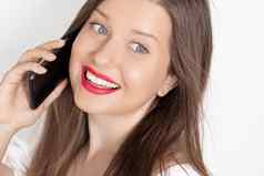 快乐微笑女人调用智能手机肖像白色背景人技术沟通概念