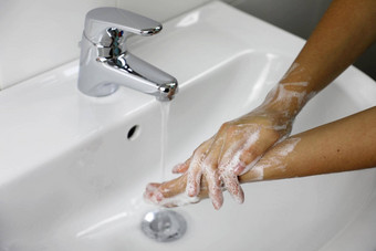 科维德卫生概念洗手肥皂水龙头水冠状病毒法律顾问防腐剂卫生医疗保健概念
