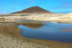 令人惊异的视图蒙大拿红火山池塘自然储备沙子沙漠medanotenerife西班牙