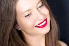 快乐微笑年轻的女人完美的白色牙齿美丽的健康的微笑清洁皮肤自然化妆女脸肖像积极的情感美健康护肤品