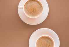 杯热咖啡早餐喝平铺杯米色背景