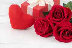 情人节一天设计概念背景玫瑰花礼物盒子