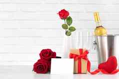 情人节一天庆祝活动酒礼物玫瑰花束