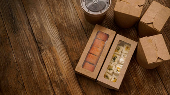 亚洲食物交付包装寿司炒菜锅食物纸容器