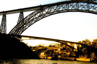 铁桥梁被称为水域杜罗河