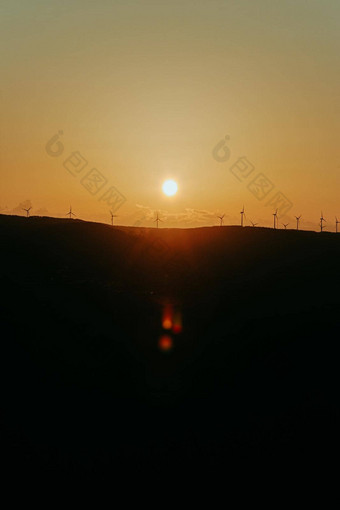 轮廓风米尔斯前山超级橙色日落复制空间和平