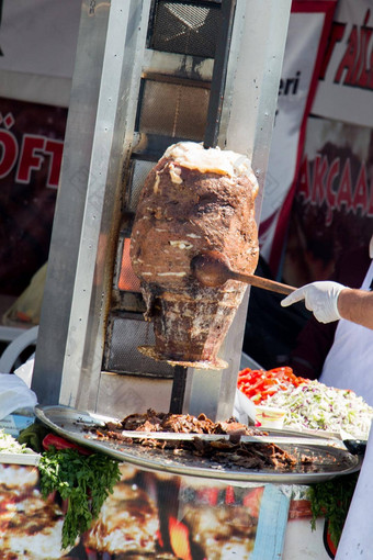 传统的土耳其Doner烤肉串烧烤
