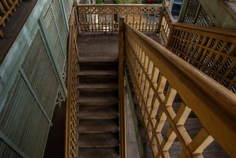 楼梯地板上城市大厅欧洲风格建筑古董白色木房子左恶化时间城市大厅