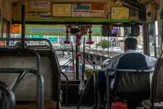 公共汽车司机公共汽车道路曼谷