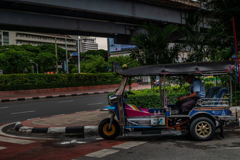 曼谷街运输传统的泰国<strong>嘟嘟</strong>车<strong>嘟嘟</strong>车形状惠勒出租车