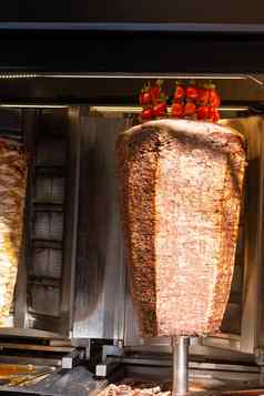 传统的土耳其Doner烤肉串烤肉串串肉扦土耳其厨房街食物