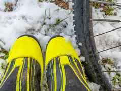 冬天mtb鞋子绝缘保护冰水极端的骑自行车