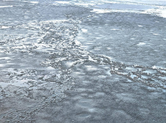 破碎的冰黑暗蓝色的颜色河块压碎冰黑暗水摘要冰背景蓝色的背景裂缝冰表面裂缝冻水