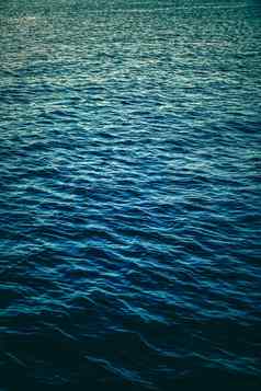 深蓝色的海洋水纹理黑暗海波背景自然环境设计