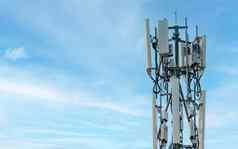 电信塔蓝色的天空背景天线广播卫星波兰沟通技术电信行业移动电信网络电信行业
