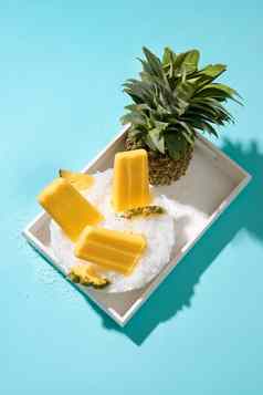 水果菠萝冰奶油坚持明亮的颜色夏天情绪
