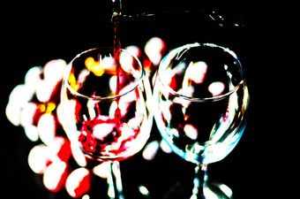 倒红色的酒玻璃庆祝<strong>活动</strong>时刻玻璃酒精致的酒<strong>美食</strong>家