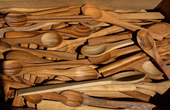 手工制作的木厨房餐具勺子家庭主妇