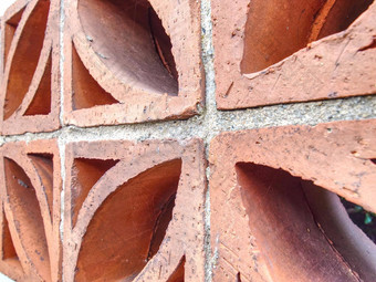 穿孔红色的Terracotta砖花园墙栅栏