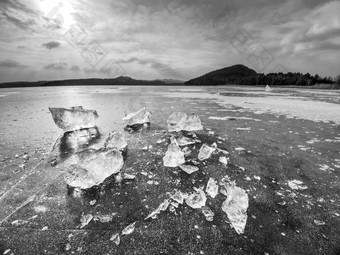 冰片段冻湖水水平冰破碎的
