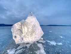 自然冰块冰浮冰打破由于风海岸移动